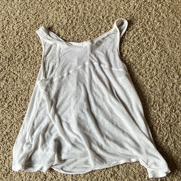 White tank top with design - Picture 2 of 2